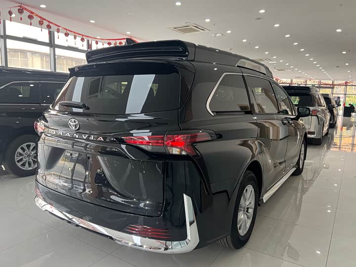 Фото 16 - Toyota Granvia