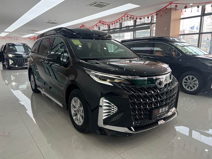 Фото 3 - Toyota Granvia