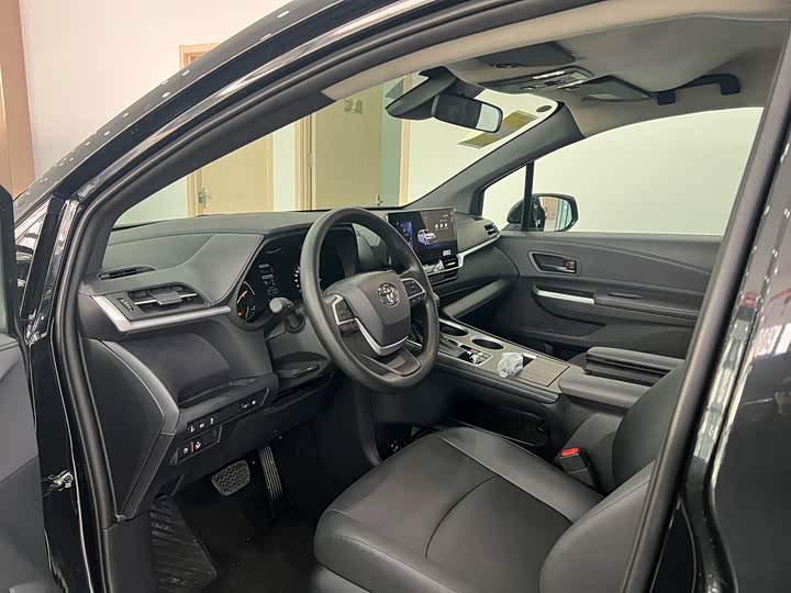 Фото 5 - Toyota Granvia