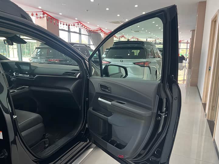 Фото 6 - Toyota Granvia