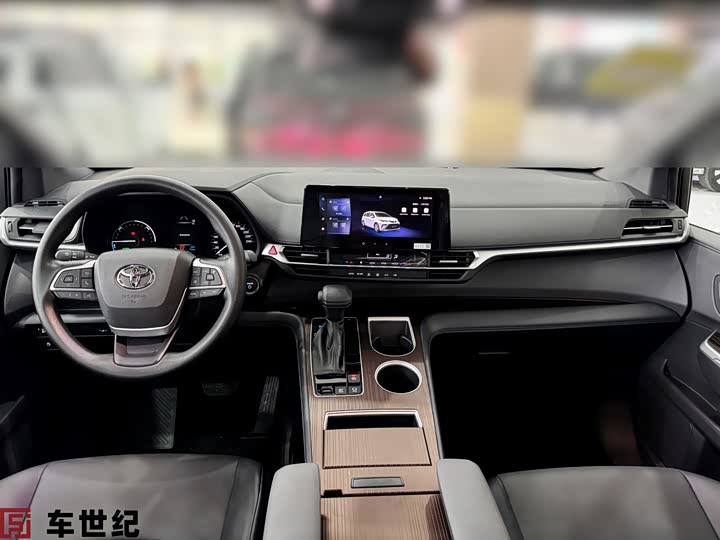 Фото 8 - Toyota Granvia