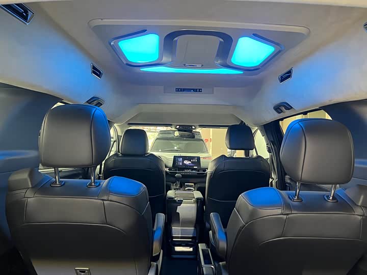 Фото 9 - Toyota Granvia