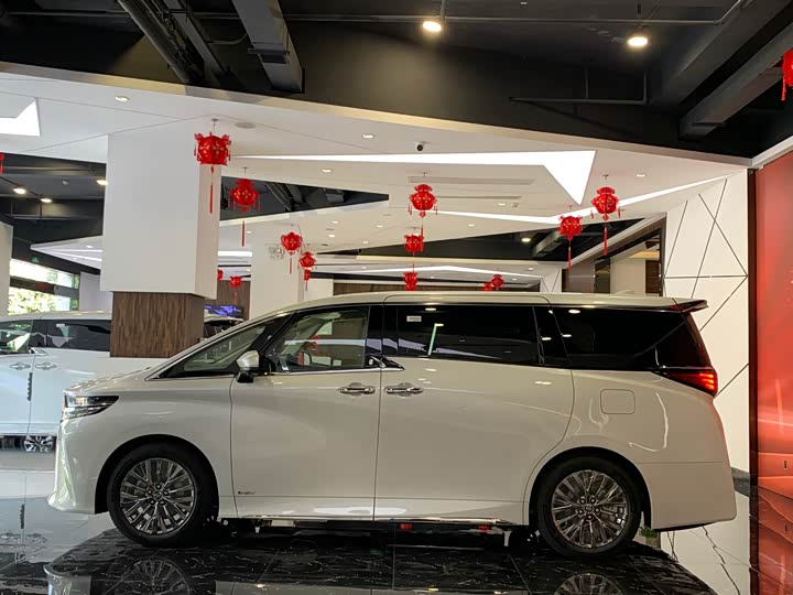 Фото 3 - Toyota Alphard