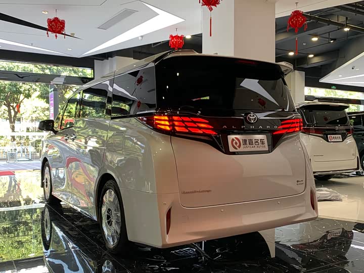 Фото 4 - Toyota Alphard