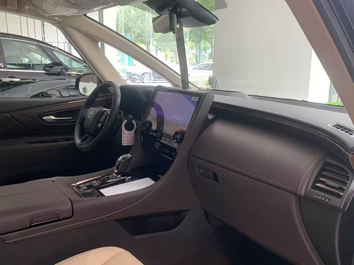 Фото 7 - Toyota Alphard