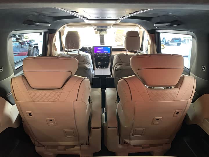 Фото 9 - Toyota Alphard