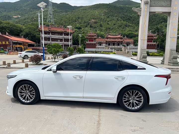 Фото 10 - Bestune B70