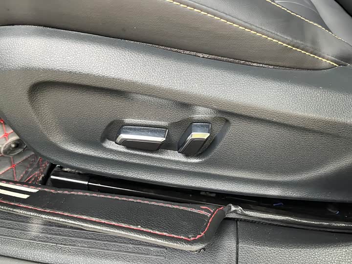 Фото 12 - Bestune B70