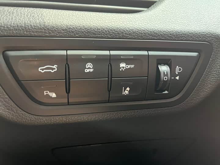 Фото 19 - Bestune B70