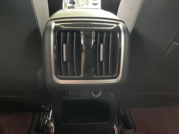 Фото 24 - Bestune B70