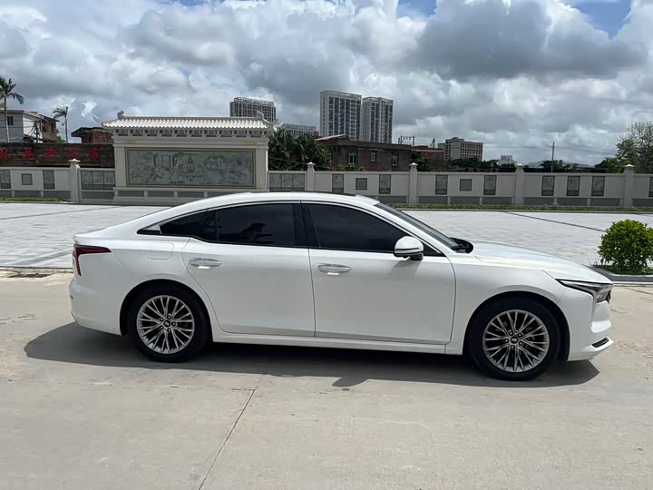 Фото 6 - Bestune B70