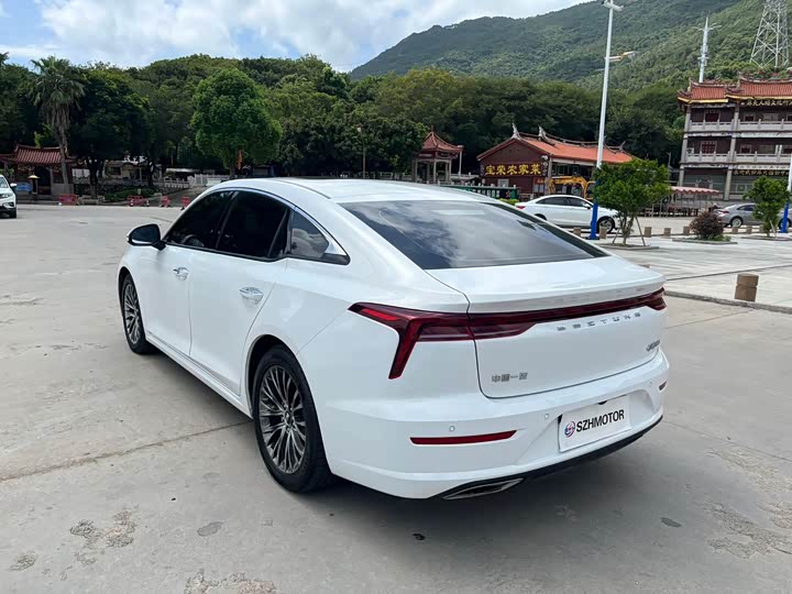 Фото 9 - Bestune B70