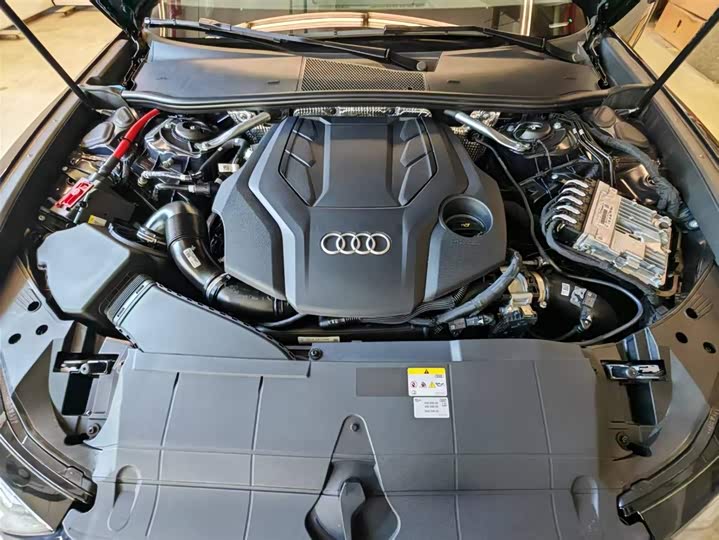 Фото 2 - Audi A6