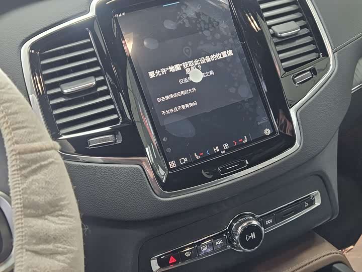 Фото 9 - Volvo XC90