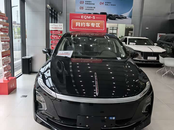 Фото 2 - Hongqi E-QM5