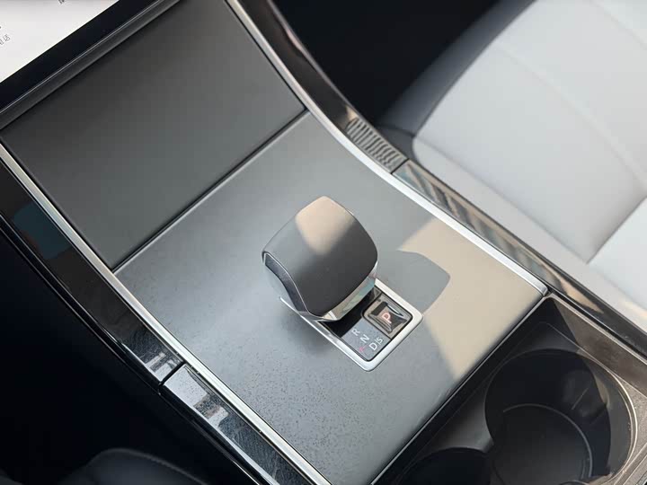 Фото 4 - Land Rover Range Rover Evoque L Hybrid