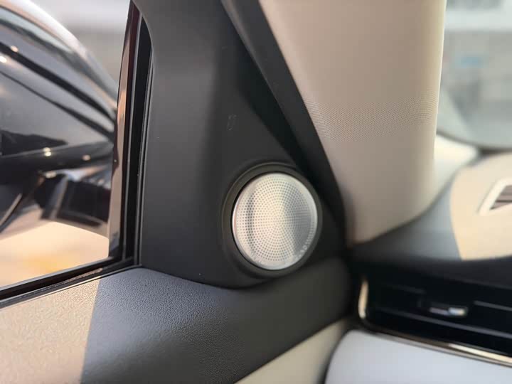 Фото 6 - Land Rover Range Rover Evoque L Hybrid