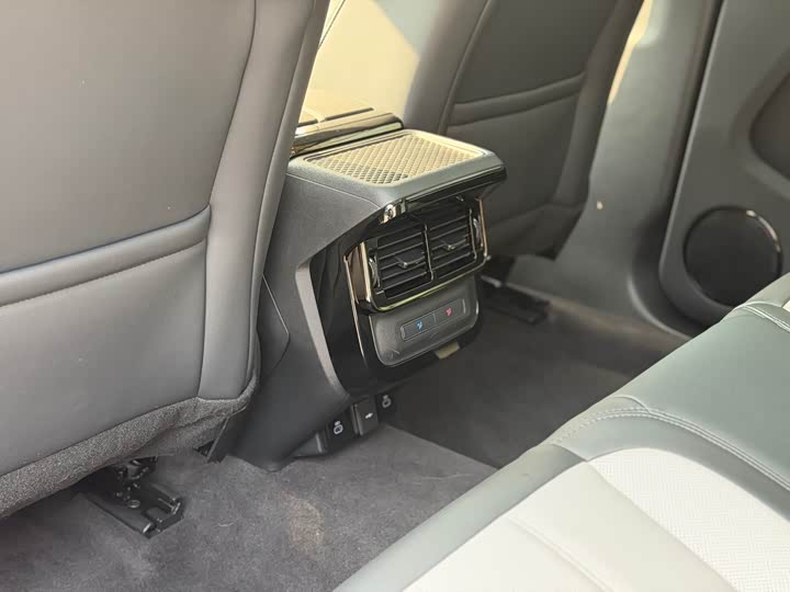 Фото 9 - Land Rover Range Rover Evoque L Hybrid