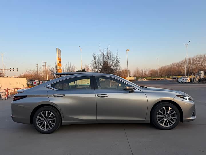 Фото 4 - Lexus ES