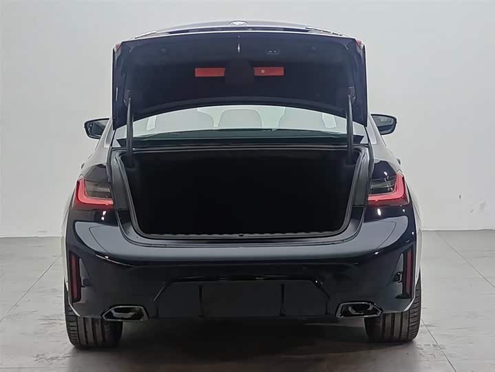 Photo 6 - BMW 3 Series