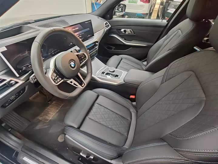 Photo 8 - BMW 3 Series