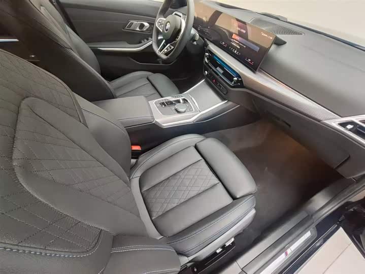 Photo 9 - BMW 3 Series