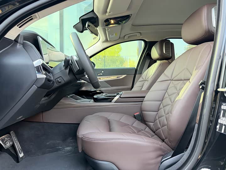 Фото 12 - BMW 7 Series