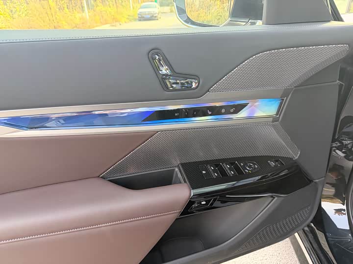 Фото 13 - BMW 7 Series