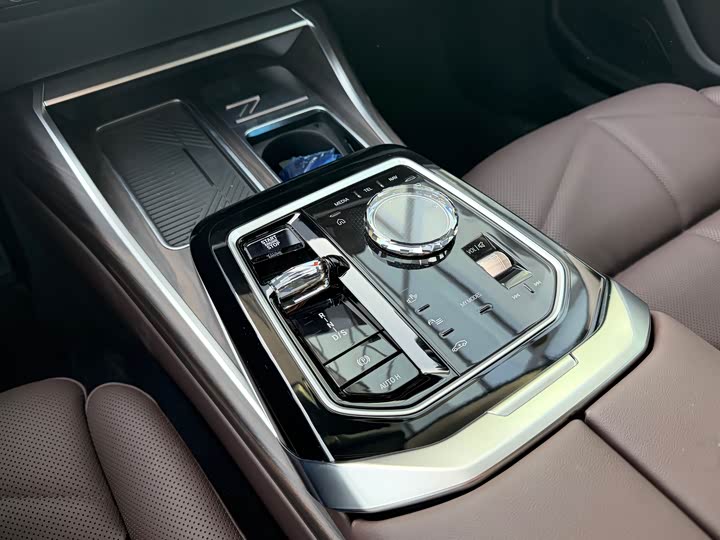 Фото 17 - BMW 7 Series