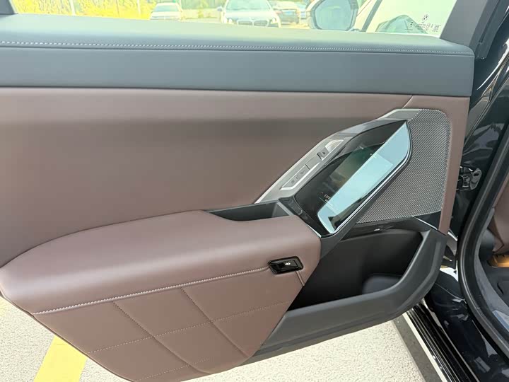 Фото 19 - BMW 7 Series