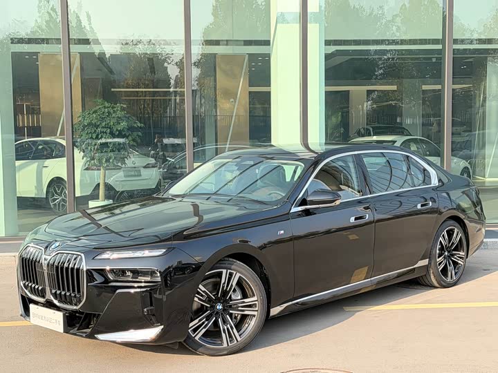 Фото 2 - BMW 7 Series