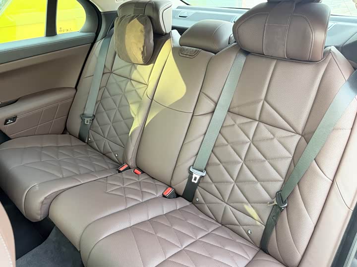 Фото 20 - BMW 7 Series