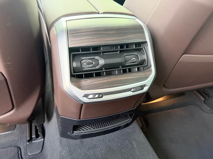 Фото 23 - BMW 7 Series