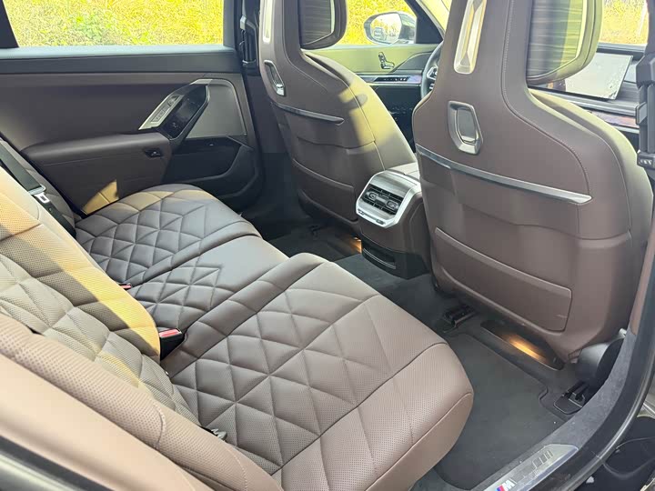 Фото 24 - BMW 7 Series