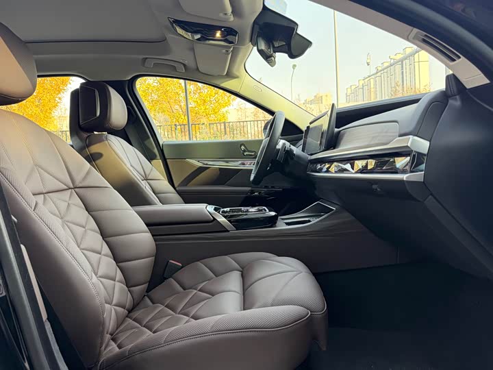 Фото 26 - BMW 7 Series