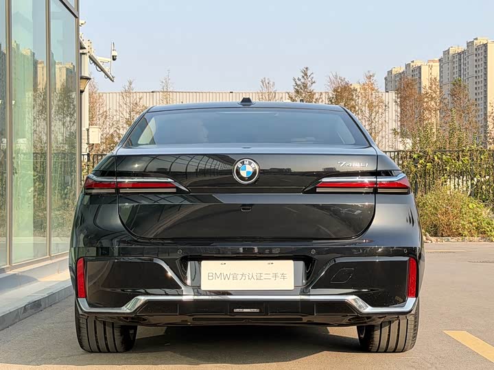 Фото 8 - BMW 7 Series