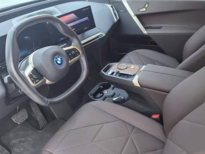 Фото 8 - BMW iX