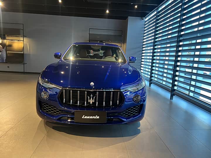 Фото 2 - Maserati Levante