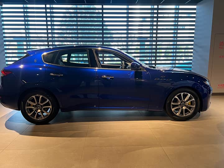 Фото 3 - Maserati Levante