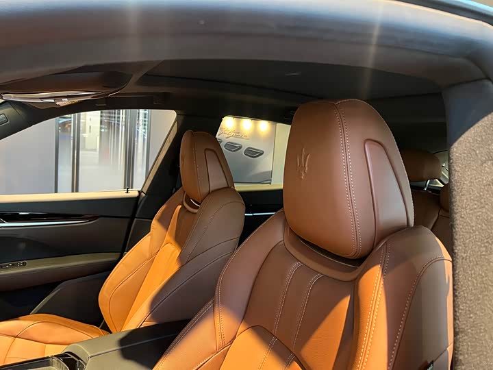 Фото 5 - Maserati Levante