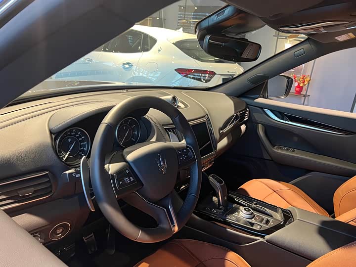 Фото 6 - Maserati Levante