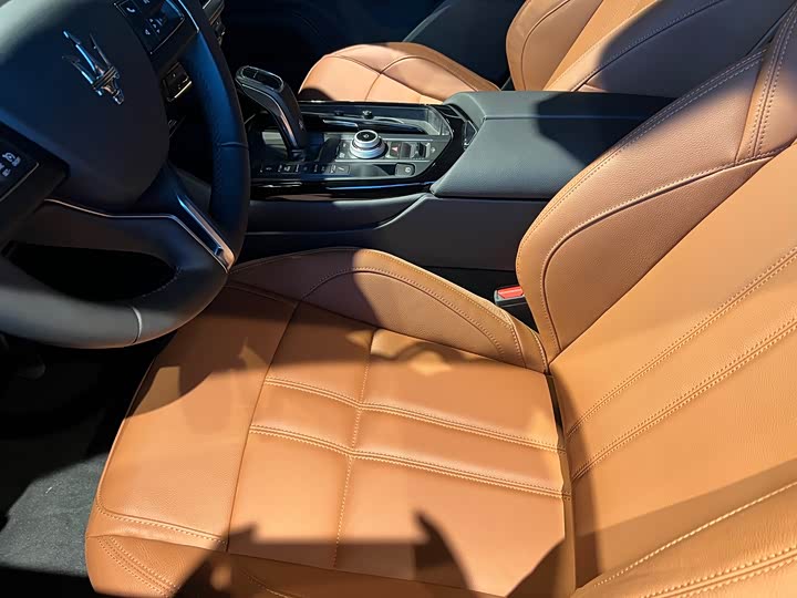 Фото 7 - Maserati Levante