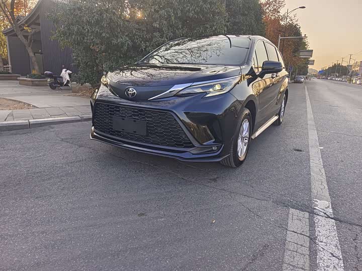 Фото 1 - Toyota Granvia