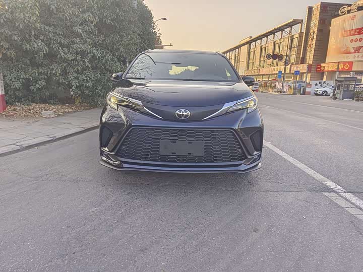 Фото 2 - Toyota Granvia