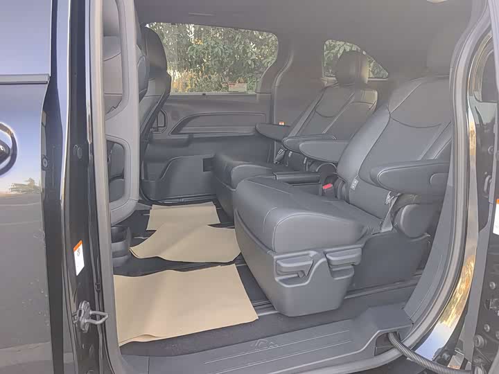 Фото 6 - Toyota Granvia