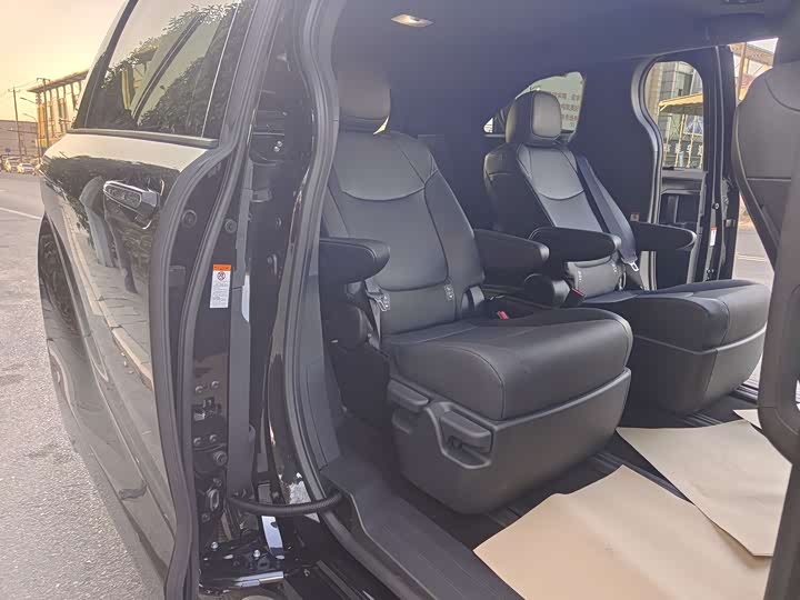 Фото 8 - Toyota Granvia