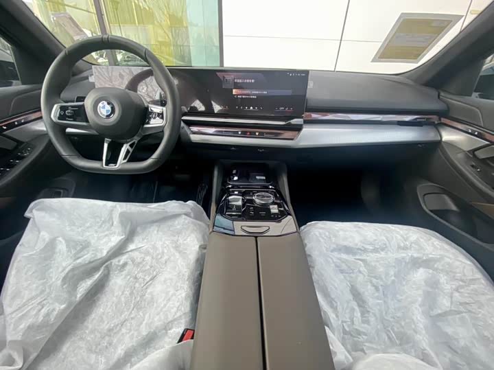 Фото 13 - BMW 5 Series