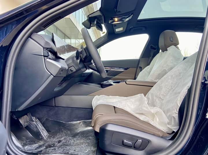 Фото 21 - BMW 5 Series