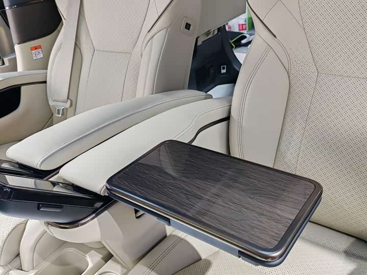 Фото 19 - Toyota Alphard