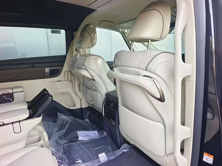 Фото 9 - Toyota Alphard